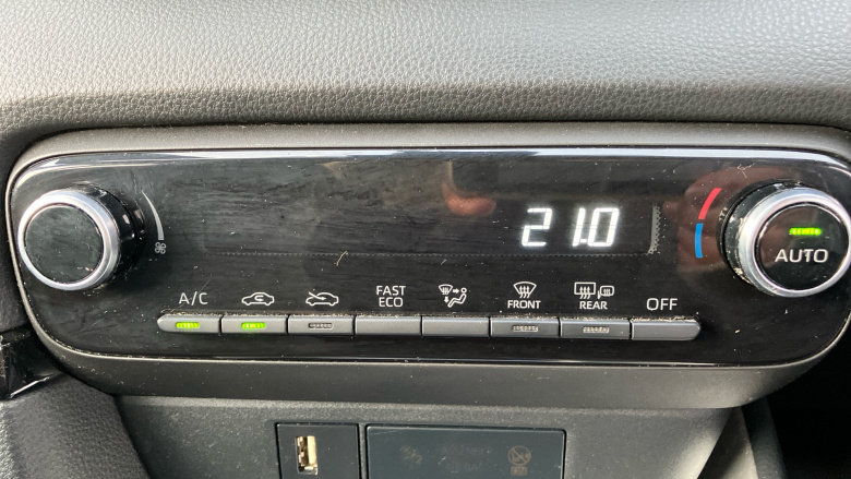 Toyota Yaris 1.5 Hybrid Design 5dr CVT Hybrid Hatchback